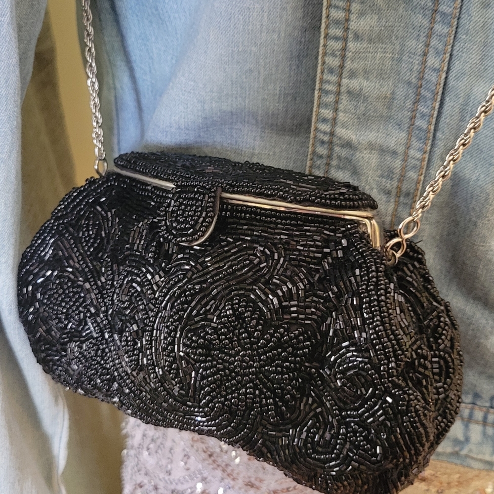 La Regale Hand Made Beaded Pouch Clutch Bag, with Metal Chain